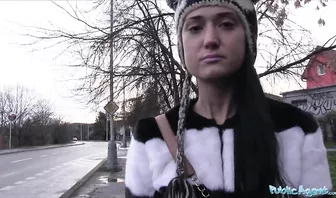 Молодая красотка согласилась на секс за деньги в отеле