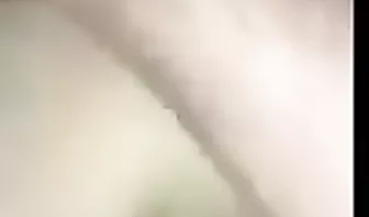 Жена трахается с любовниками в хоум порно, пока муж в командировке