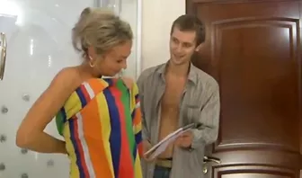 Силой вылизал пизду сексуальной тетушке и нагнул ее раком (ВОЗМОЖНО ПОВТОР)