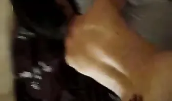 Молодой чувак трахает знойную зрелую бабу раком от первого лица